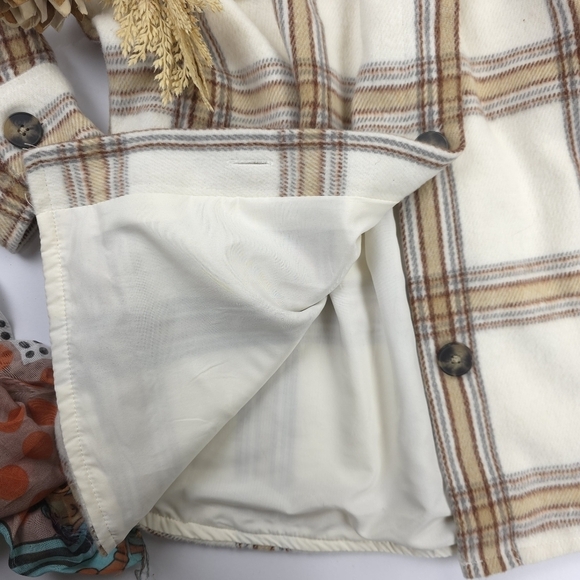 Express Womans White Tan Plaid Thick Sweater Jacket - Oversize Fit  Sz Small - Picture 8 of 13